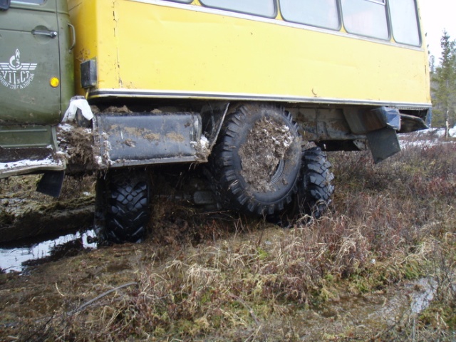 Russian Roads Are Special (5 pics)
