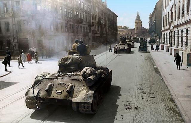 WWII Colorized Photos (32 pics)