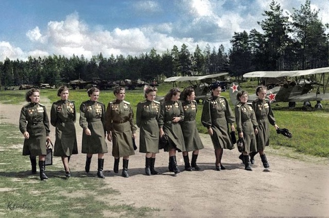 WWII Colorized Photos (32 pics)