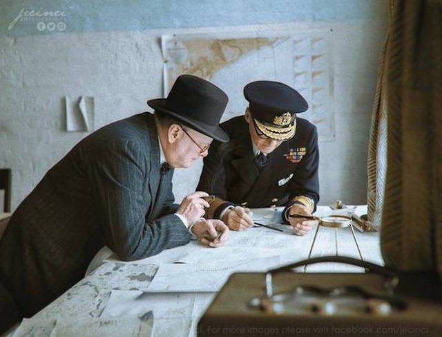 WWII Colorized Photos (32 pics)
