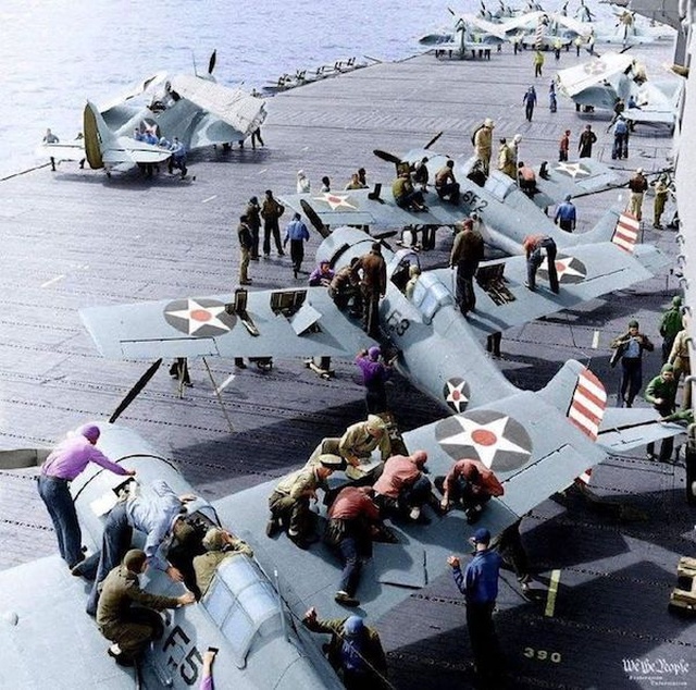WWII Colorized Photos (32 pics)
