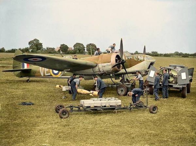 WWII Colorized Photos (32 pics)