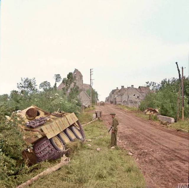 WWII Colorized Photos (32 pics)