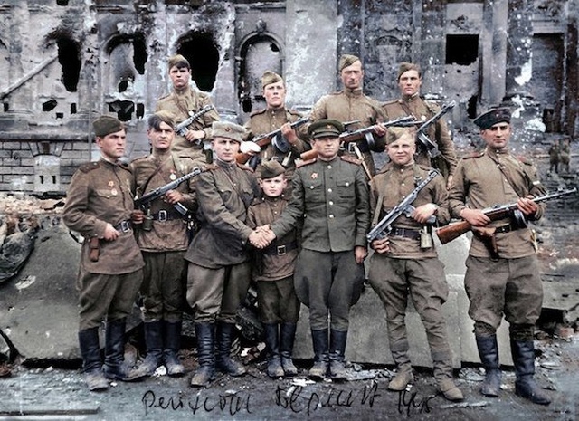 WWII Colorized Photos (32 pics)