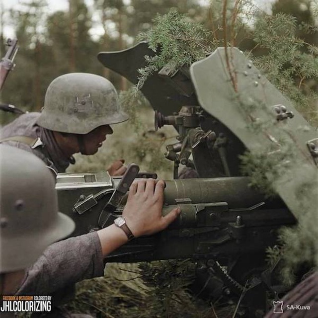 WWII Colorized Photos (32 pics)