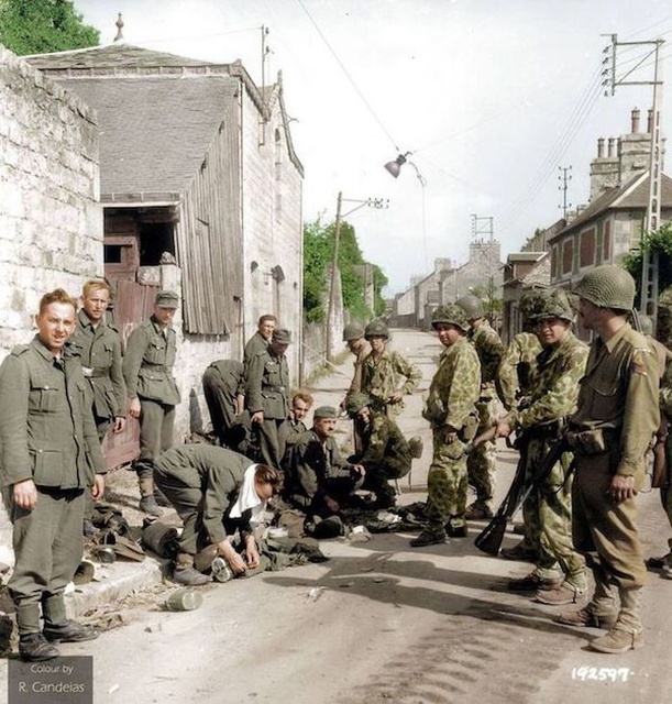 WWII Colorized Photos (32 pics)