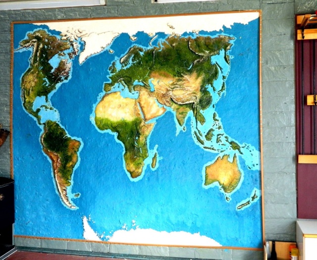 DIY World Map In A Garage (15 pics)