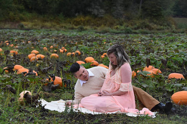The Most Epic Maternity Photoshoot (23 pics)