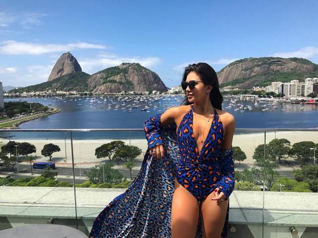 Hot Girls From Brazil (27 pics)