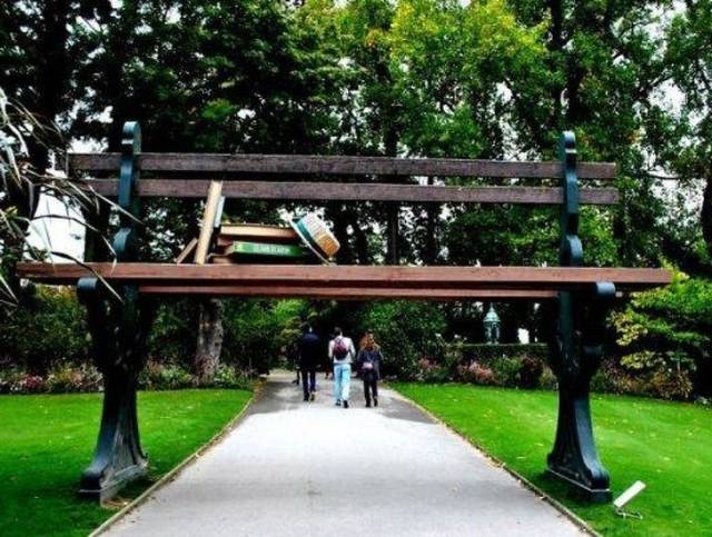 Amazing Urban Furniture (17 pics)