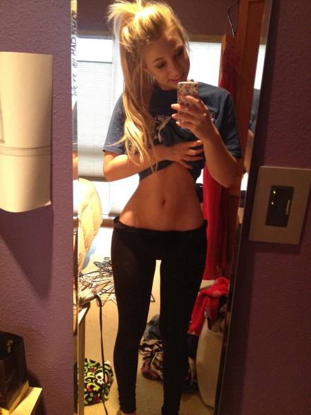 Girls In Yoga Pants (47 pics)