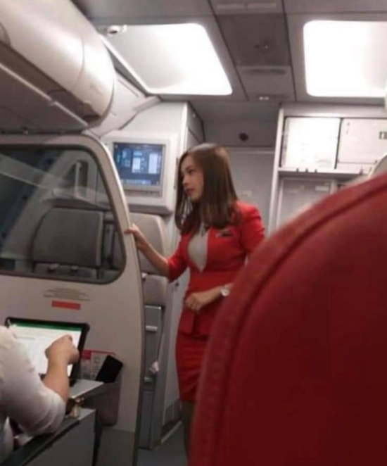 Very Pretty Chinese AirAsia Air Hostess (16 pics)