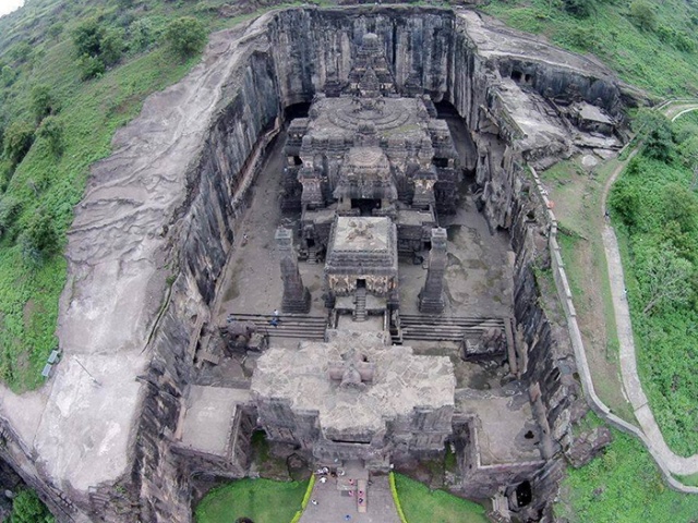 The 8th Century Temple That Was Carved Out Of One Rock (10 pics)