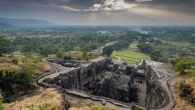 The 8th Century Temple That Was Carved Out Of One Rock (10 pics)
