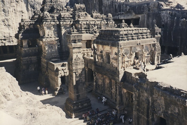The 8th Century Temple That Was Carved Out Of One Rock (10 pics)