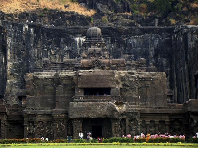 The 8th Century Temple That Was Carved Out Of One Rock (10 pics)