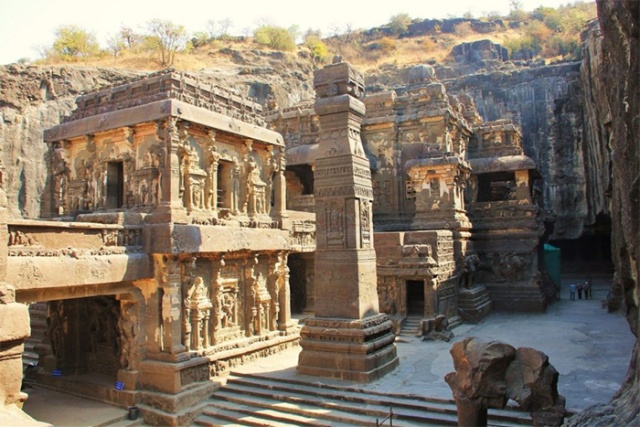 The 8th Century Temple That Was Carved Out Of One Rock (10 pics)