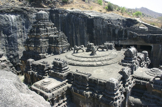 The 8th Century Temple That Was Carved Out Of One Rock (10 pics)