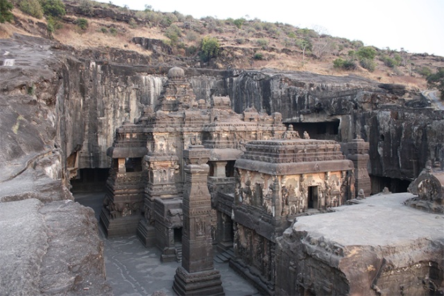 The 8th Century Temple That Was Carved Out Of One Rock (10 pics)
