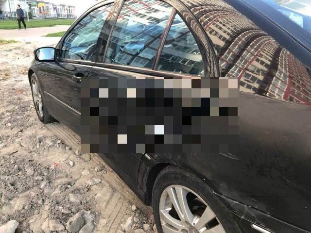 WTF Happened To This Car? (4 pics)