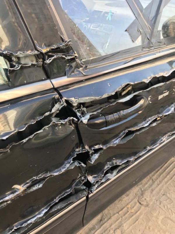 WTF Happened To This Car? (4 pics)