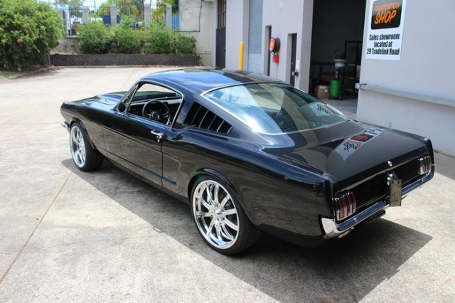 1965 Ford Mustang Fastback (25 pics)