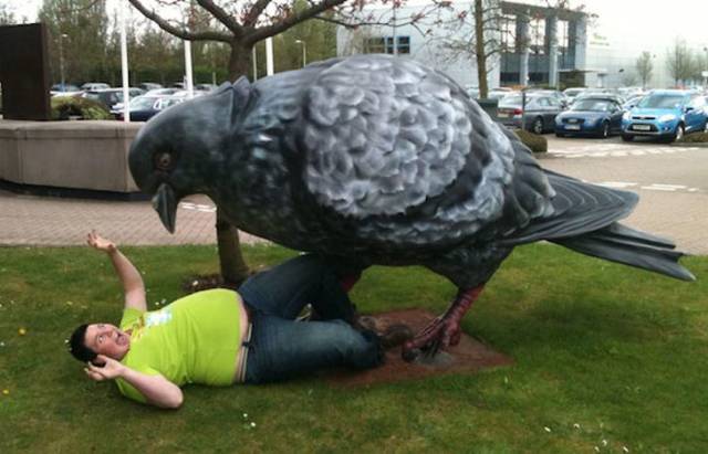 Fun With Statues (18 pics)