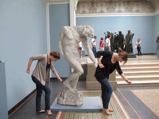 Fun With Statues (18 pics)