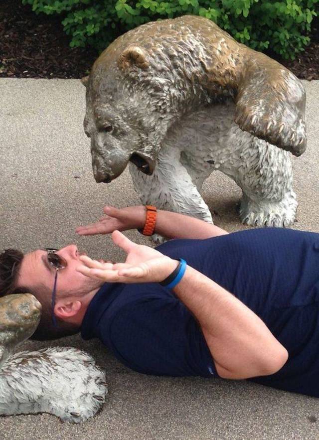Fun With Statues (18 pics)
