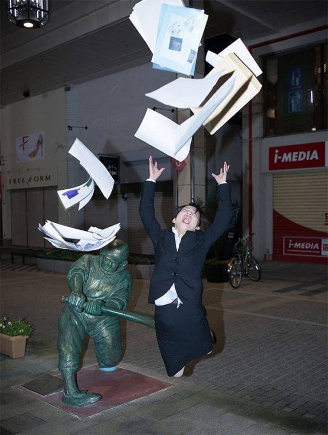 Fun With Statues (18 pics)