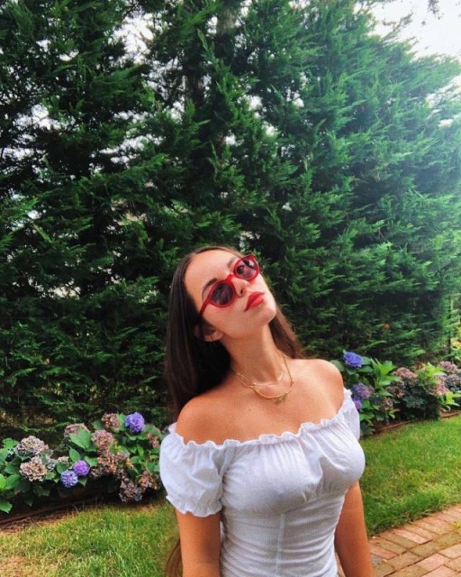 Hot Girls In White T-Shirts (46 pics)