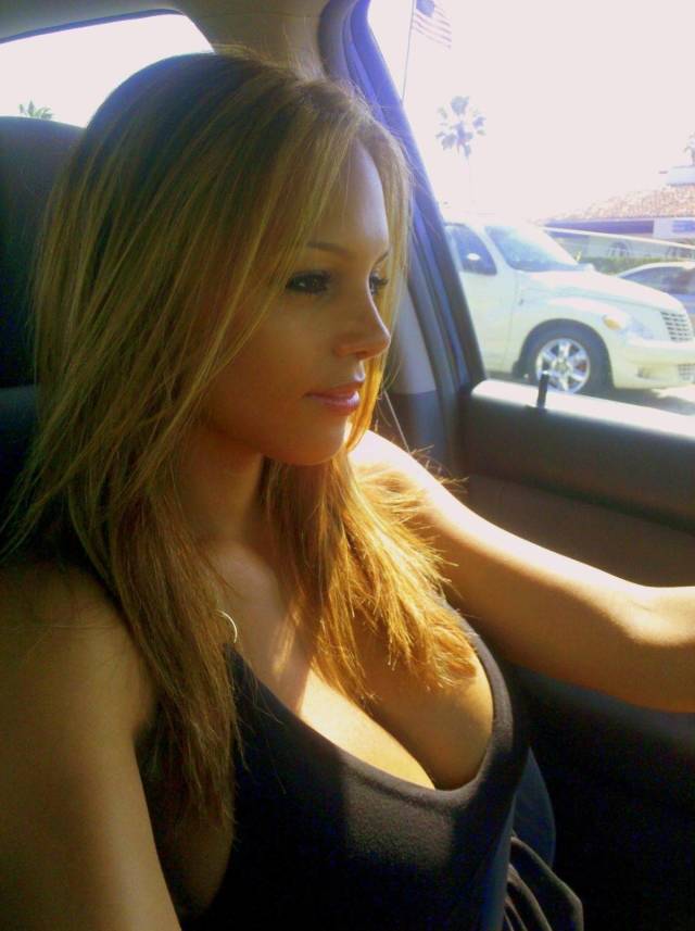 Beautiful Busty Girls (60 pics)