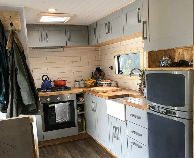 Motor Home Built Inside An Old Hovis Lorry (12 pics)