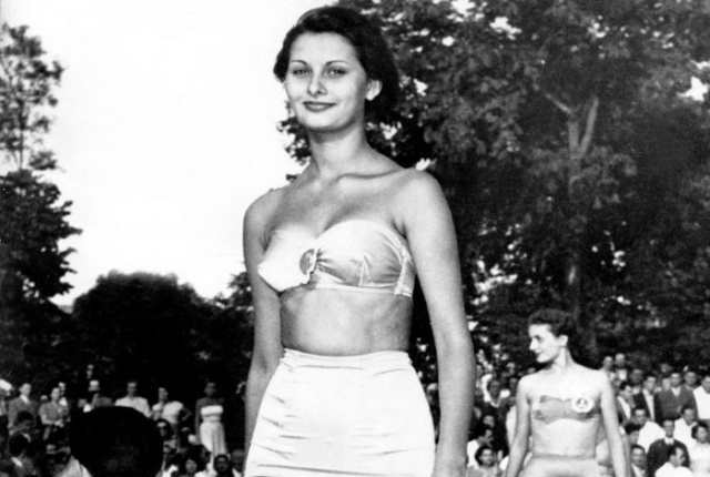 Sophia Loren At Miss Italia Contest (23 pics)