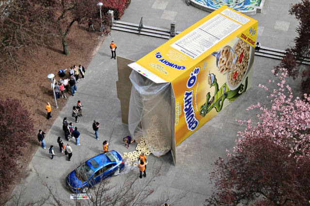 Examples Of Very Smart Outdoor Advertising (21 pics)