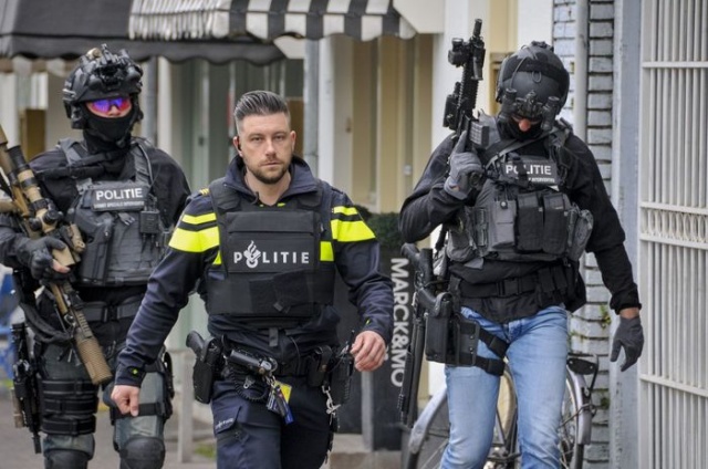 dutch-dsi-special-forces-have-an-interesting-fashion-12-pics