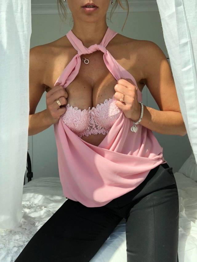 Hot Busty Girls (50 pics)