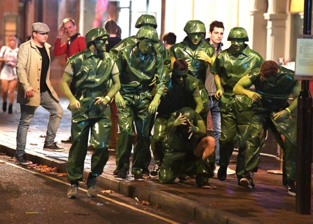 Halloween In Birmingham and Portsmouth (22 pics)