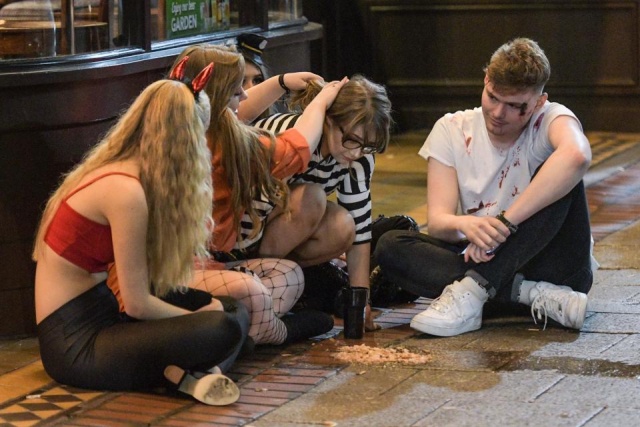Halloween In Birmingham and Portsmouth (22 pics)