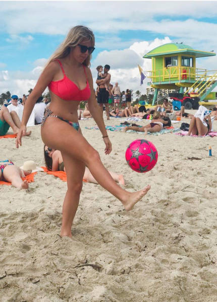 News Reporter Reduces Size Of Her Boobs To Make Fans Look At Her Face Instead (15 pics)