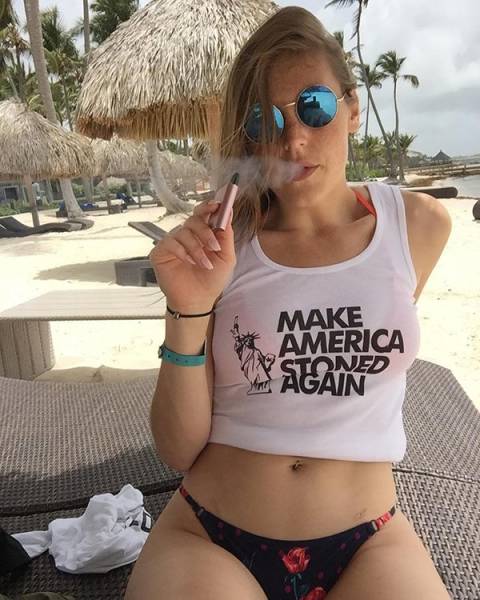 Girls And Weed Are Smoking Hot (32 pics)