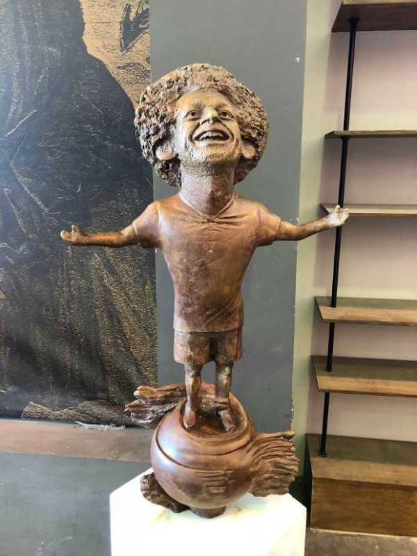 A Very Strange Egyptian Statue Of Mohammed Salah (3 pics)