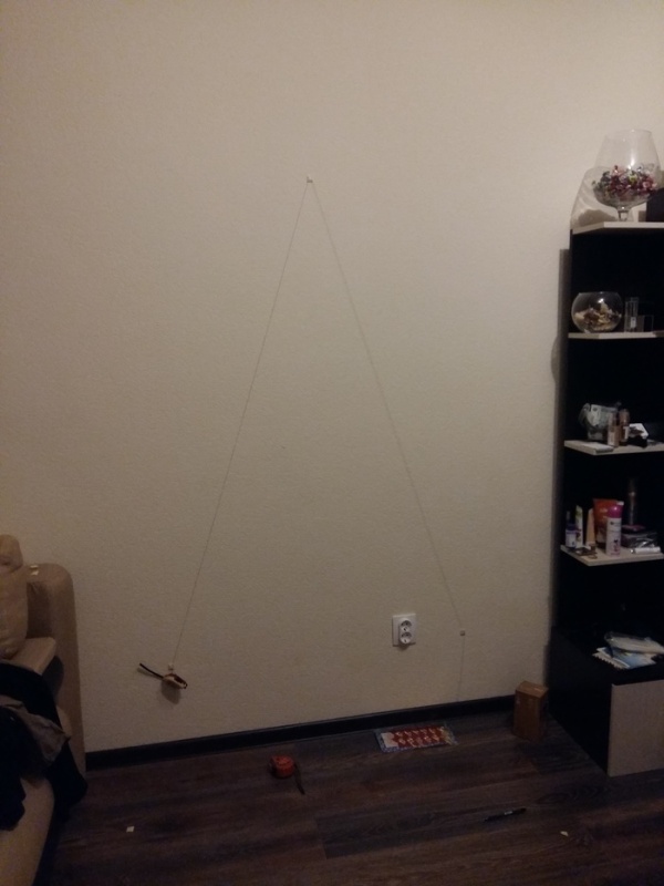 Christmas Tree On The Wall (9 pics)