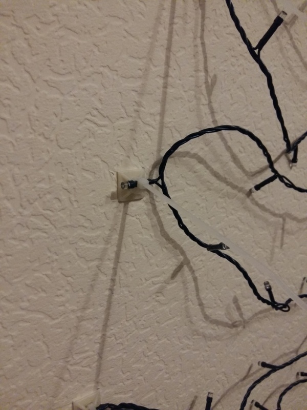 Christmas Tree On The Wall (9 pics)