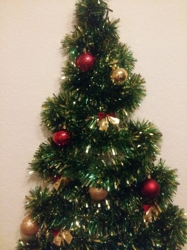 Christmas Tree On The Wall (9 pics)
