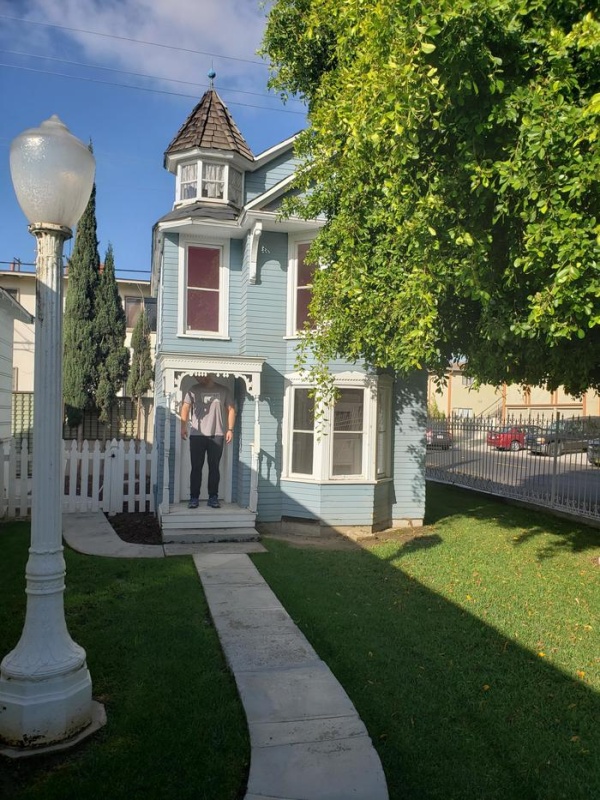 It Looked Much Better On AirBnB (4 pics)