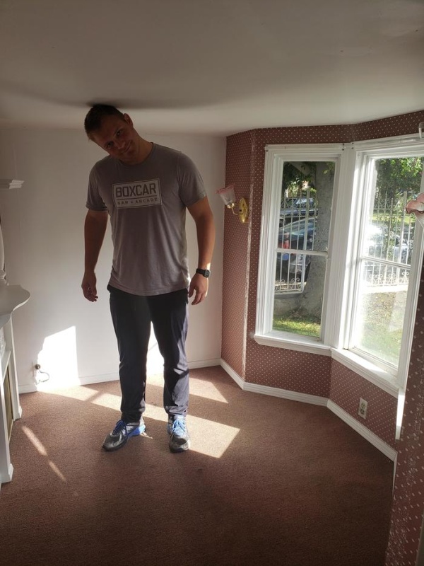 It Looked Much Better On AirBnB (4 pics)