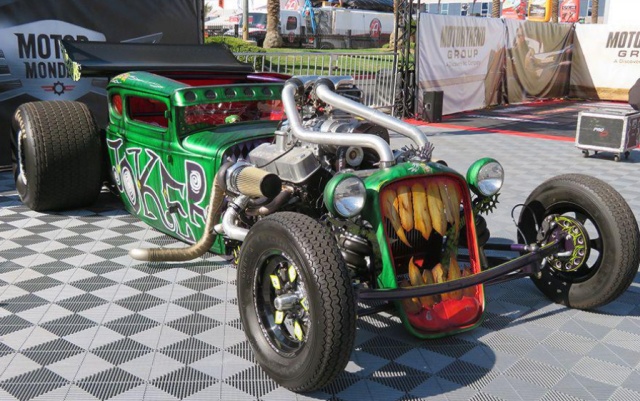 Awesome Cars From SEMA (32 pics)