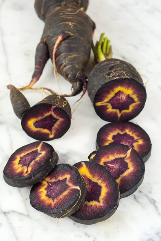 This Carrot Is Called Turkish Black (3 pics)