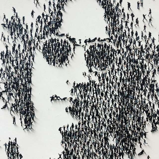 Paintings Are Filled With Easter Eggs That Are Only Visible When You Zoom In (23 pics)